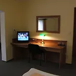 York 3*