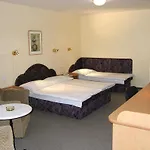 York 3*